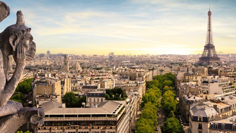 Archiv: Stadtansicht von Paris mit dem Eiffelturm aus dem Jahre 2015