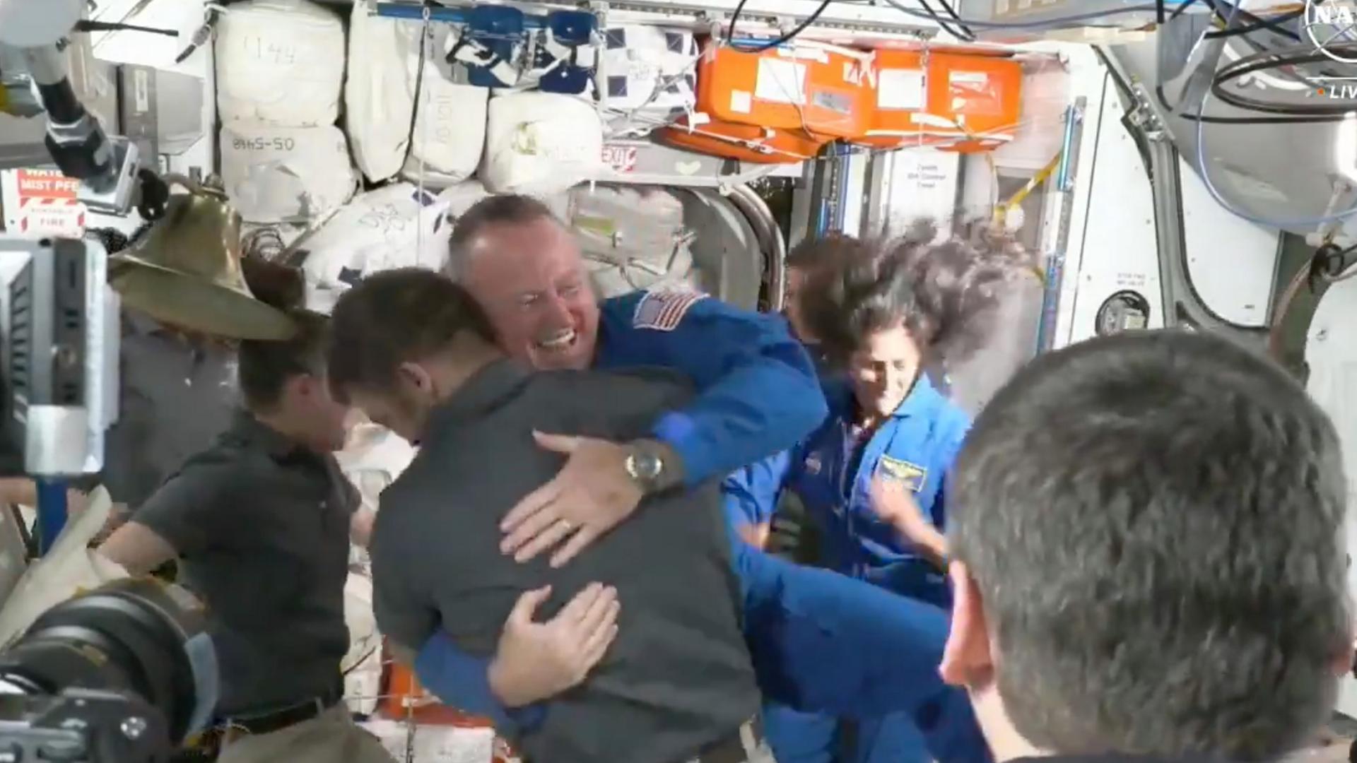 Crew kommt an ISS an