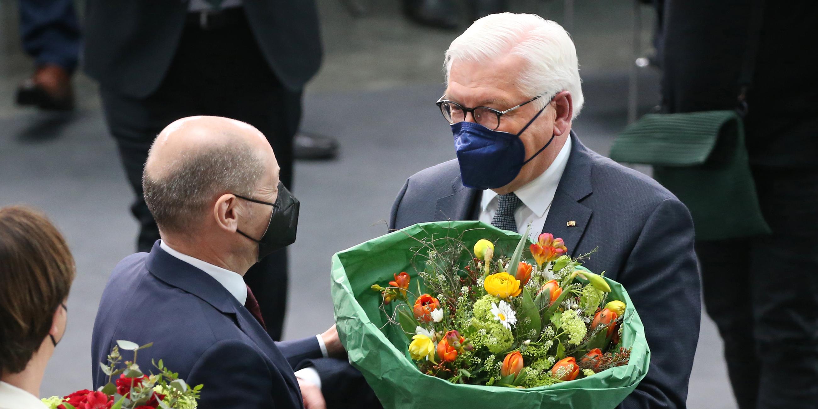 Scholz gratuliert Steinmeier zur Wahl