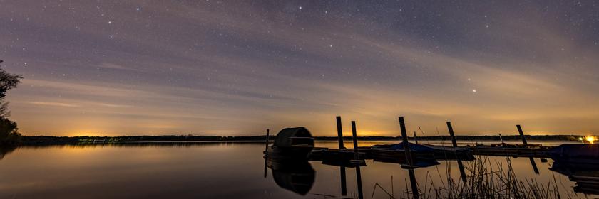 Sternschnuppe am Nachthimmel in Brandenburg