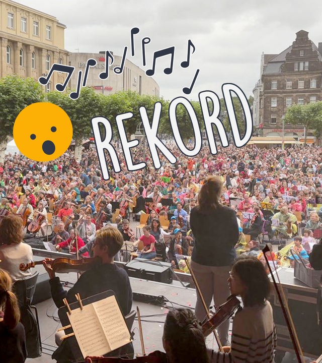 1.353 Streicher haben nach Angaben der Veranstalter den Weltrekord für das größte Streichorchester aufgestellt.