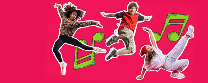 Drei tanzende Jugendliche