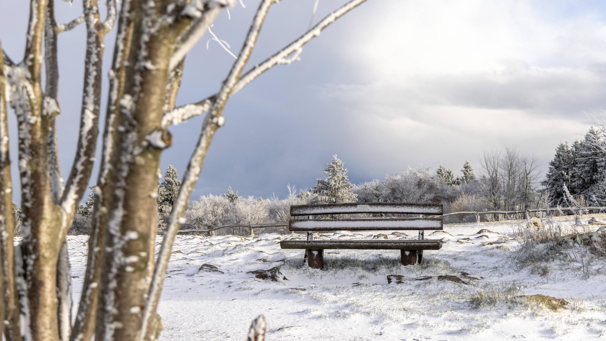Schnee im Taunus Am Nachmittag ist am Großen Feldberg im Taunus der erste Schnee des Winters gefallen.