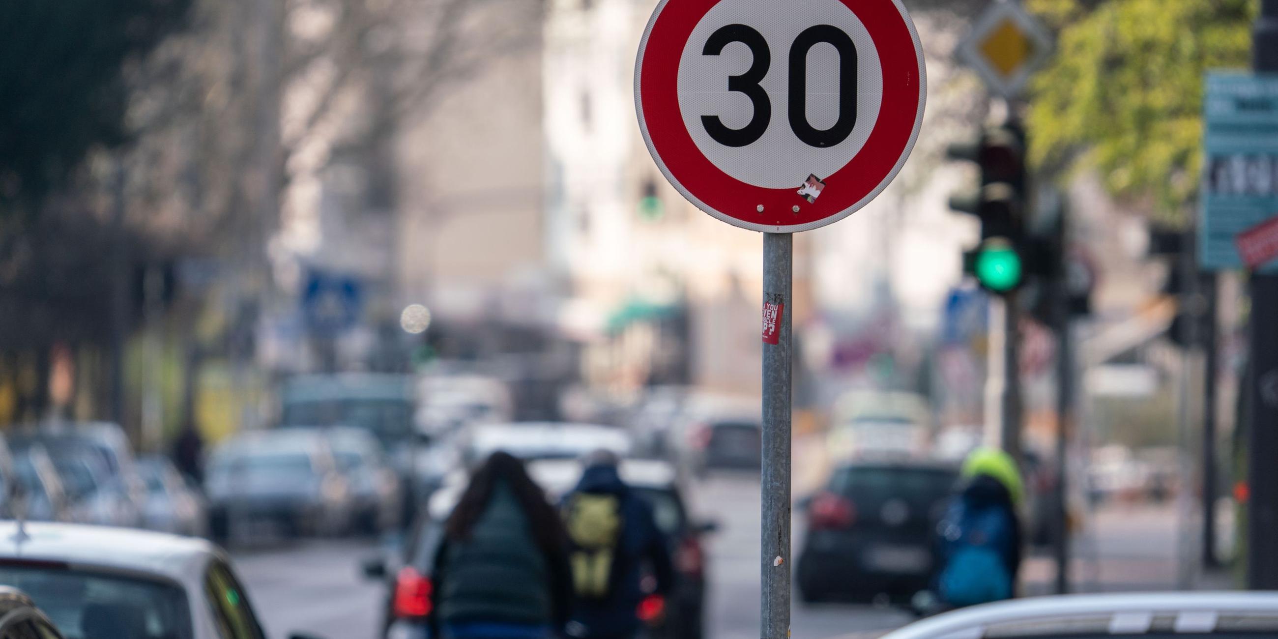 Bußgelder im Verkehr steigen (Symbolbild)