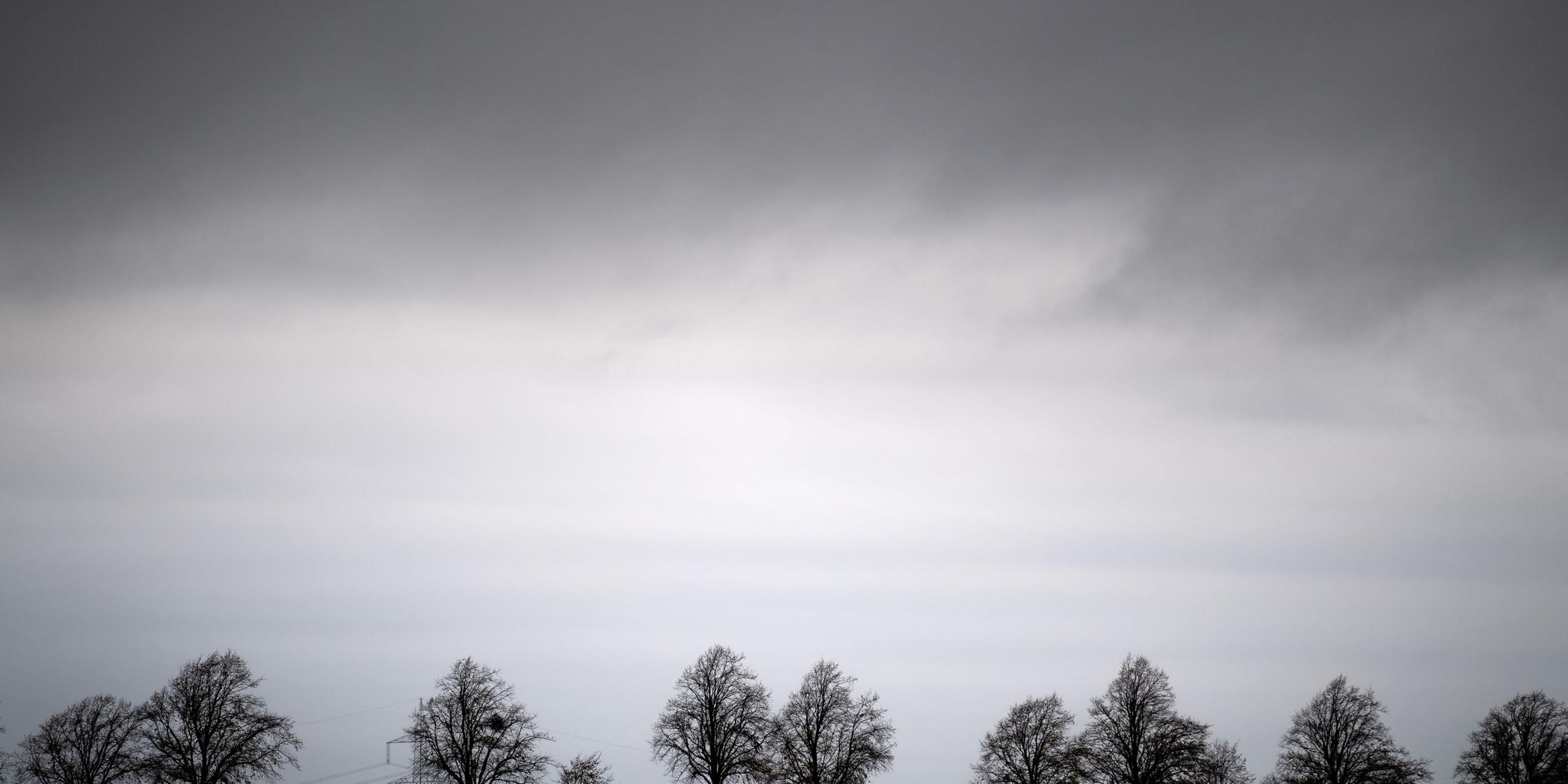 Dunkle Regenwolken