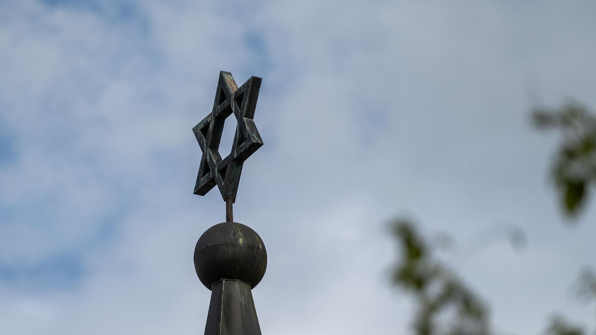 Ein Davidstern auf einer Synagoge.