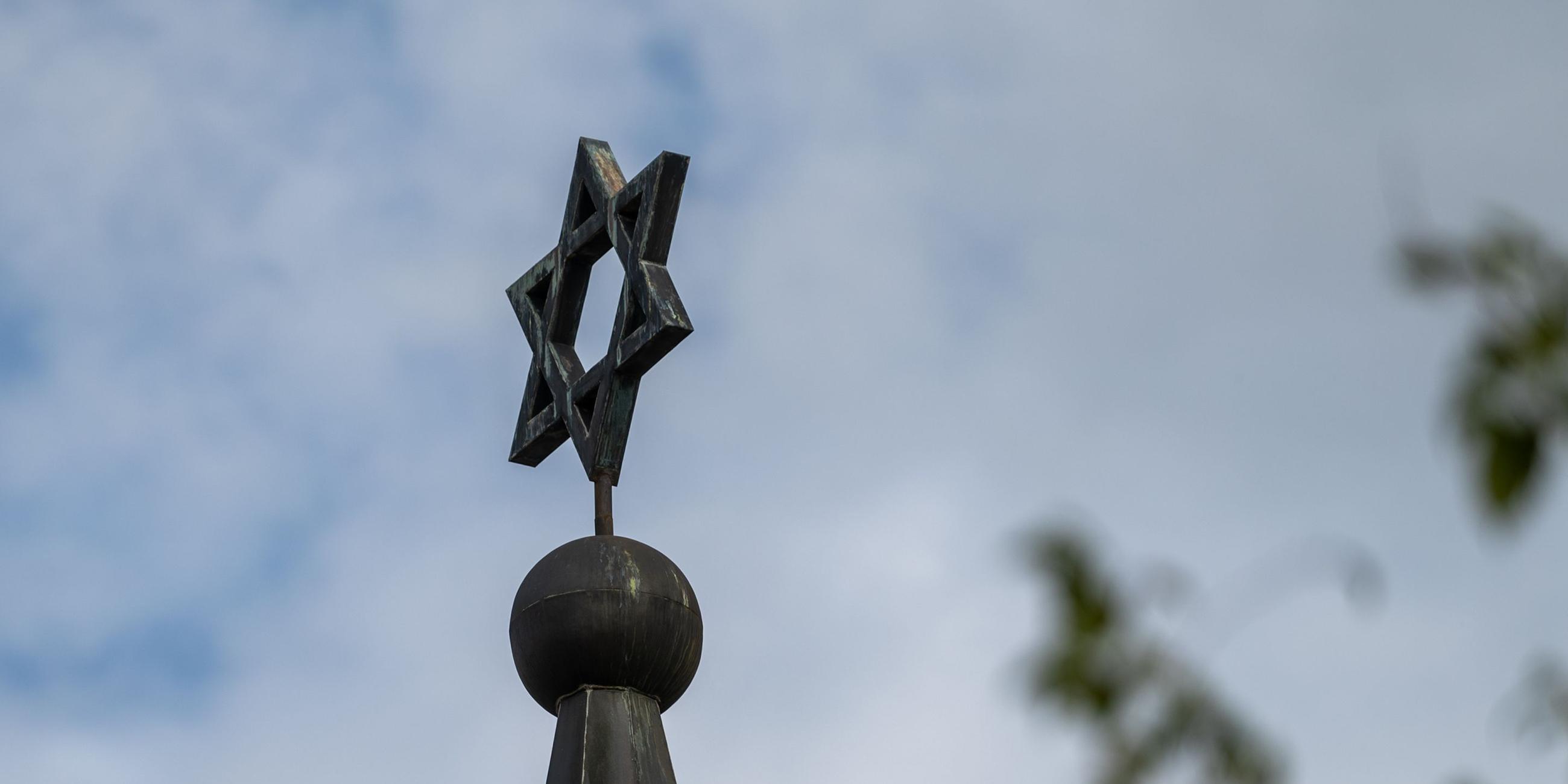 Ein Davidstern auf einer Synagoge.
