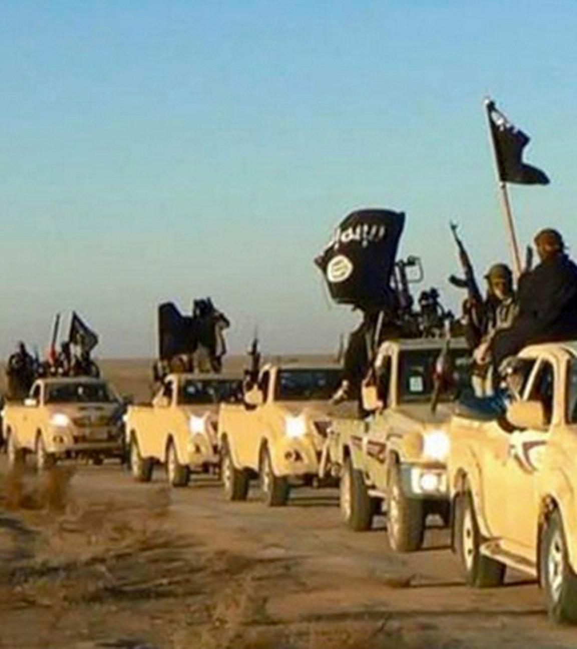 Fahrzeugkonvoi mit Mitgliedern der Terrormiliz IS. Archivbild