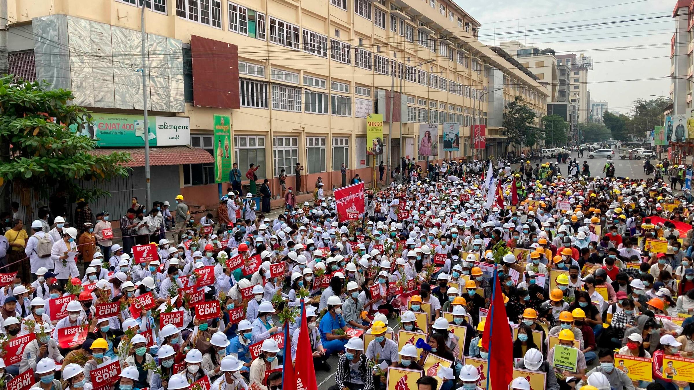 Seit Tagen protestieren die Menschen in Myanmar gegen den Putsch. Archivbild