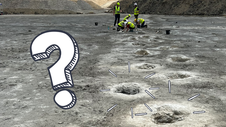 Löcher im Boden, daneben ein gezeichnetes Fragezeichen