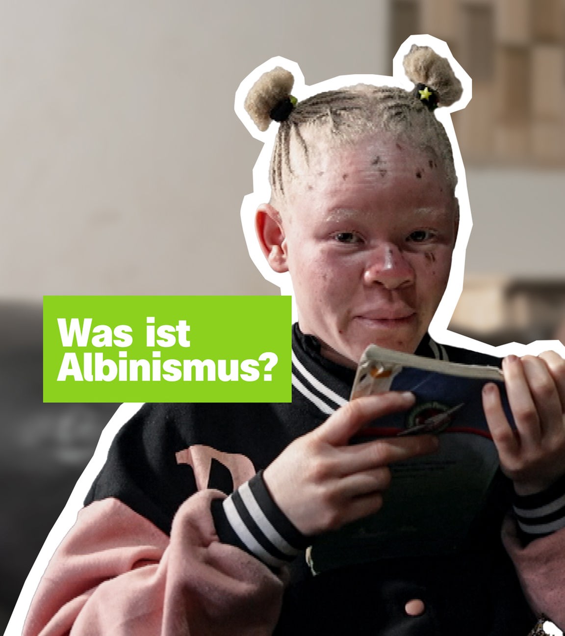 Portrait eines Kindes mit Albinismus-Erkrankung  - darauf Schrift: Was ist Albinismus?