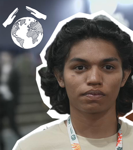 Ein Junge guckt in die Kamera, neben ihm ein Symbol der Erde und schützende Hände 