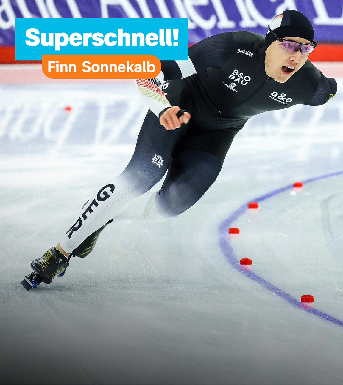 Auf dem Bild ist der Eisläufer Finn Sonnenkalb zu erkennen. Er läuft über die Eislaufbahn.