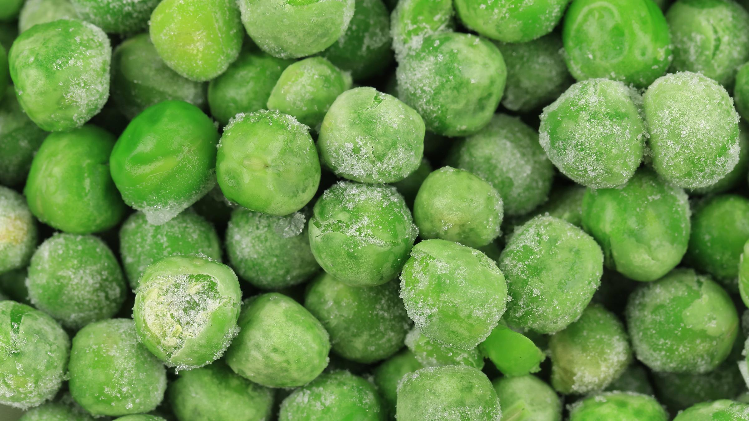Ein Close-up von Tiefkühlerbsen