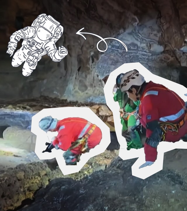 Mehrere Menschen in Einteilern in einer Höhle