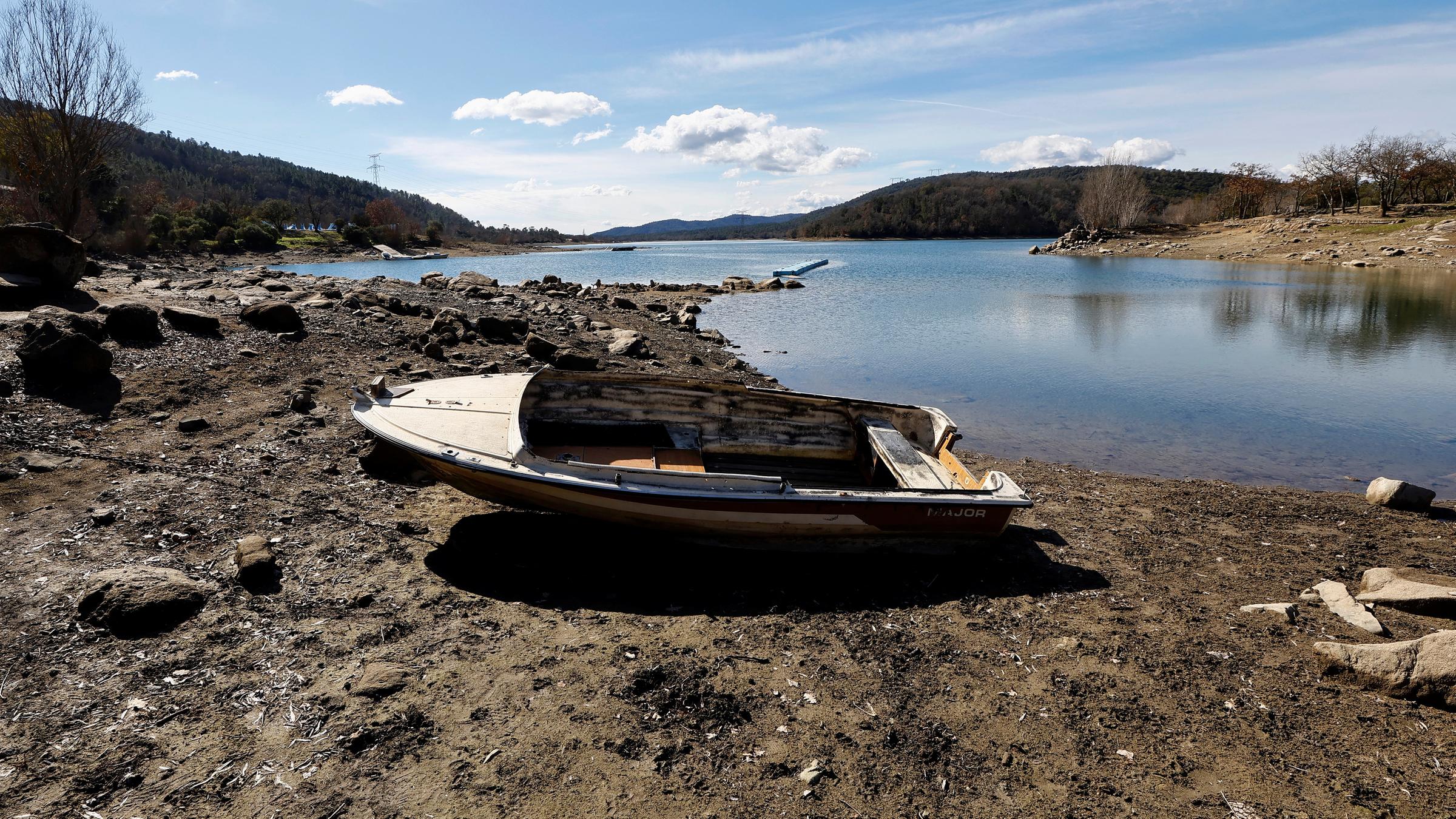 Lake, river dry up in France's south hit hard by winter drought