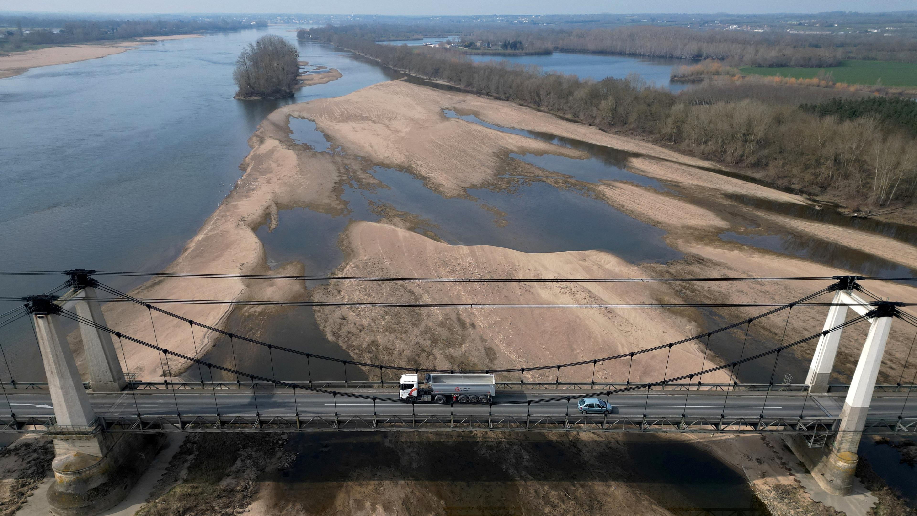 Winter drought in France lets sandbanks reappear too soon in the Loire River