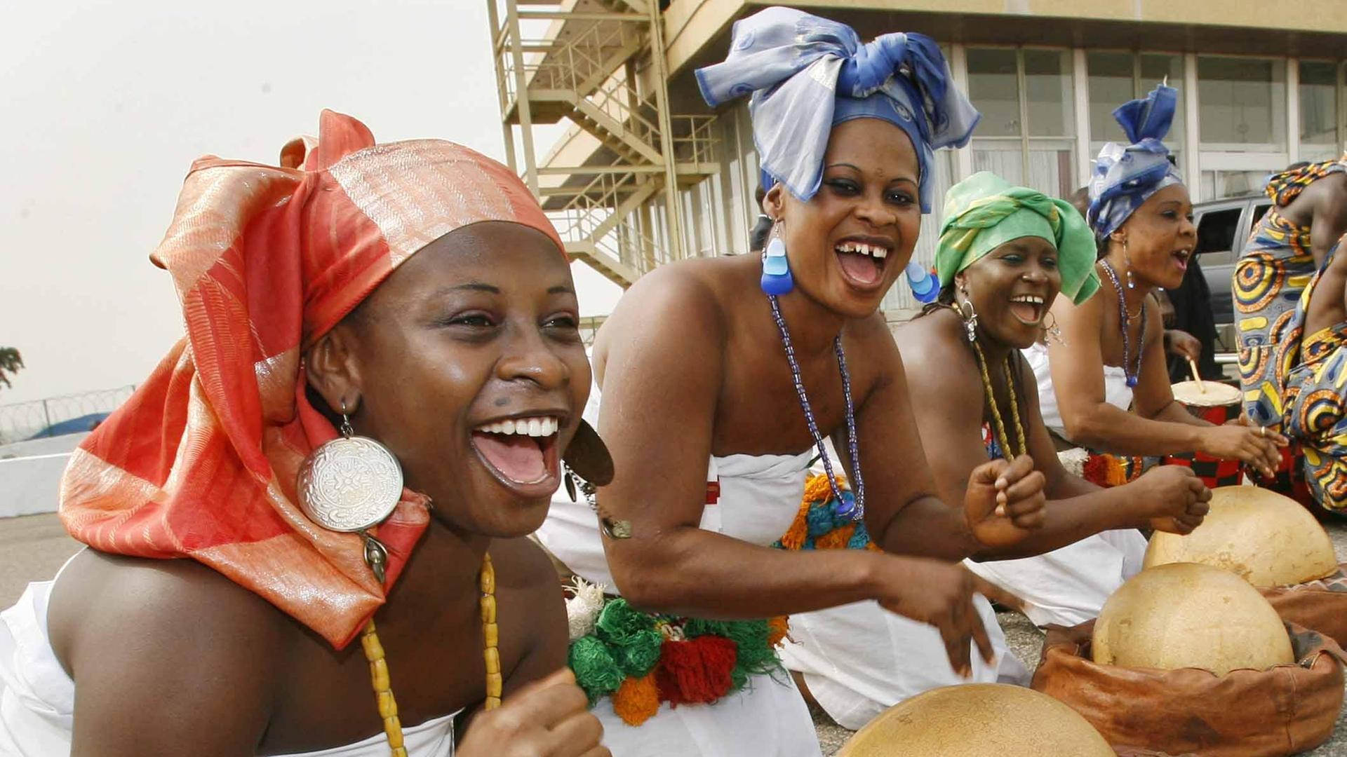 Trommlerinnen in Ghana