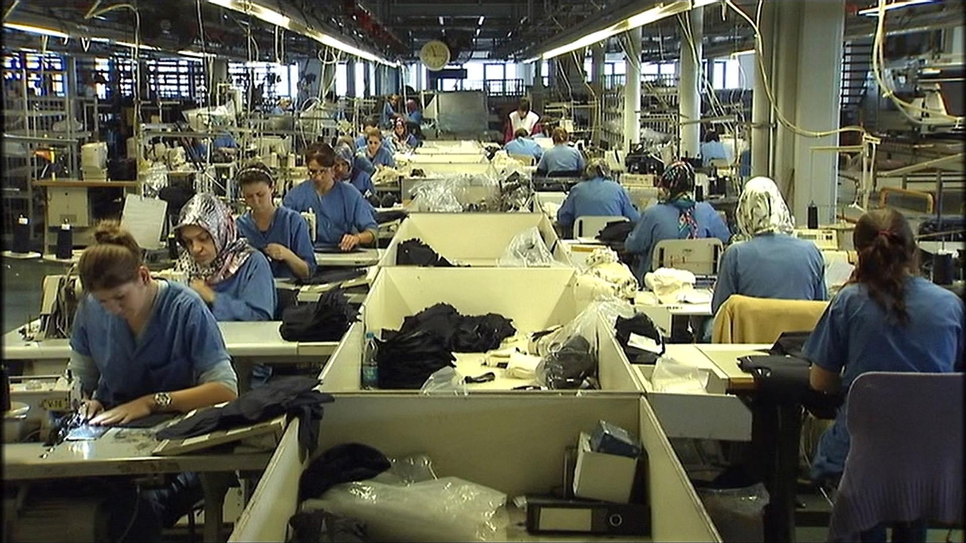 Frauen in Nähfabrik in der Türkei