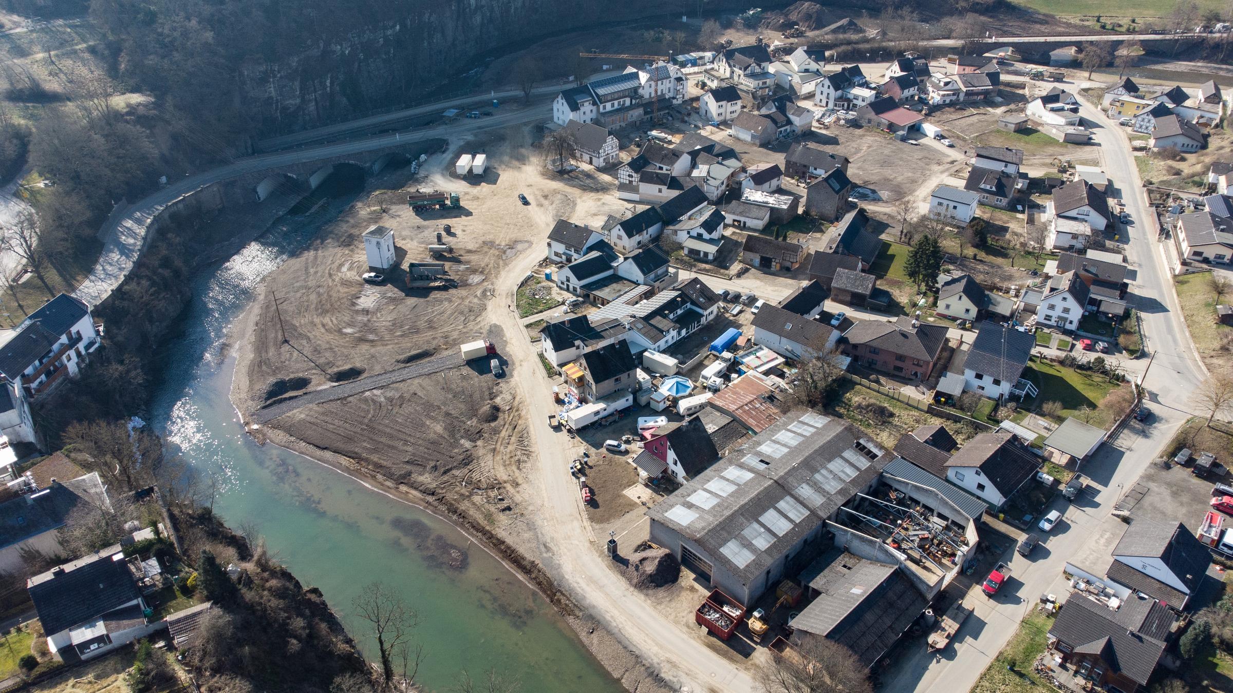 Anzeichen von einer vorherigen Flut, Ahrtal acht Monate danach 
