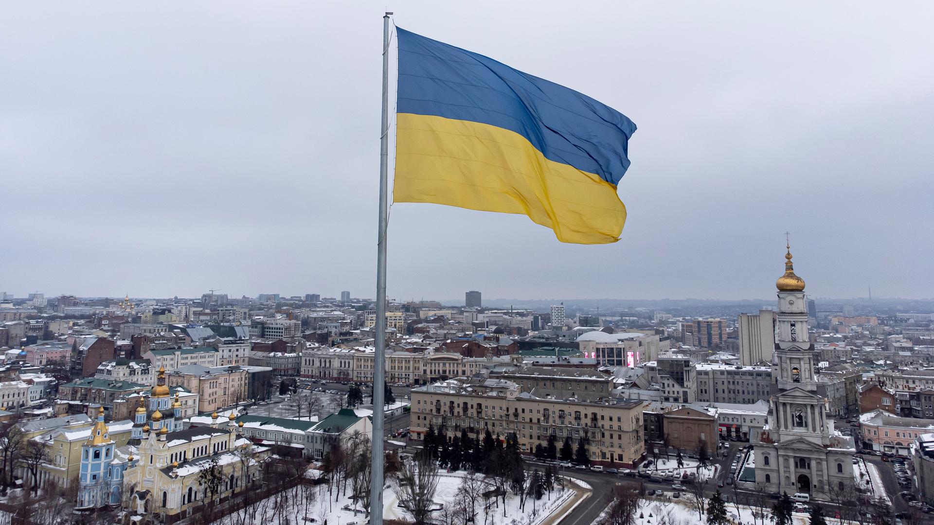 Ukrainische Fahne über Charkiw