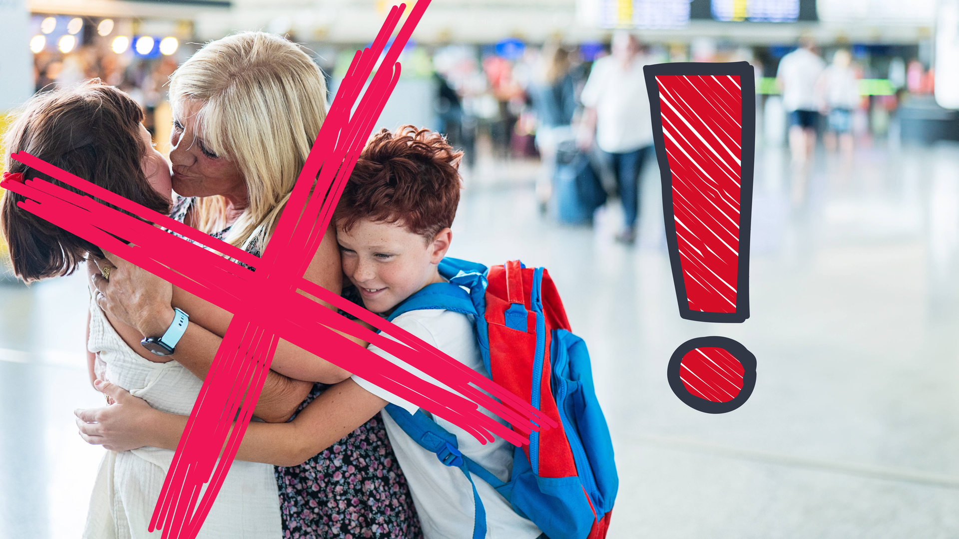 Zwei Kinder umarmen ihre Oma