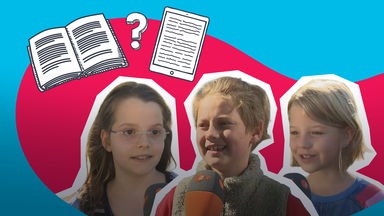 Ein Buch und ein Tablet sowie drei Kinder aus der Umfrage vor dem ZDF-Mikrofon