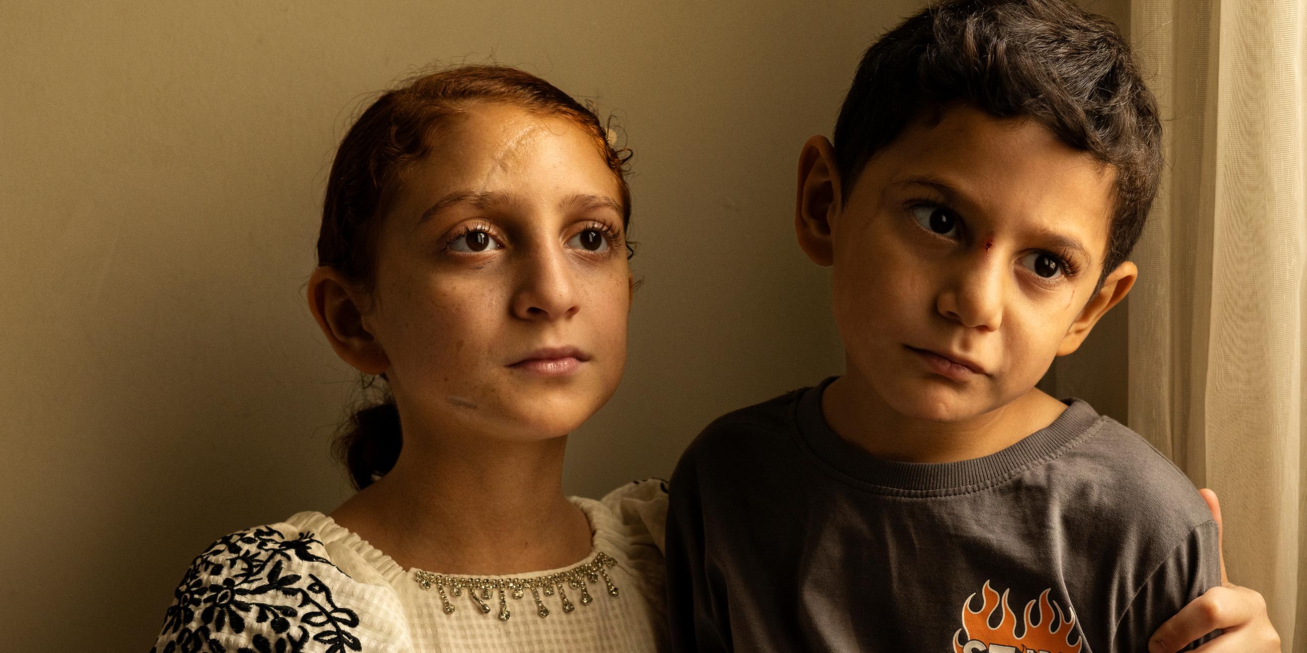 Die elfjährige Dareen und ihr Bruder, der fünfjährigen Kinan.
