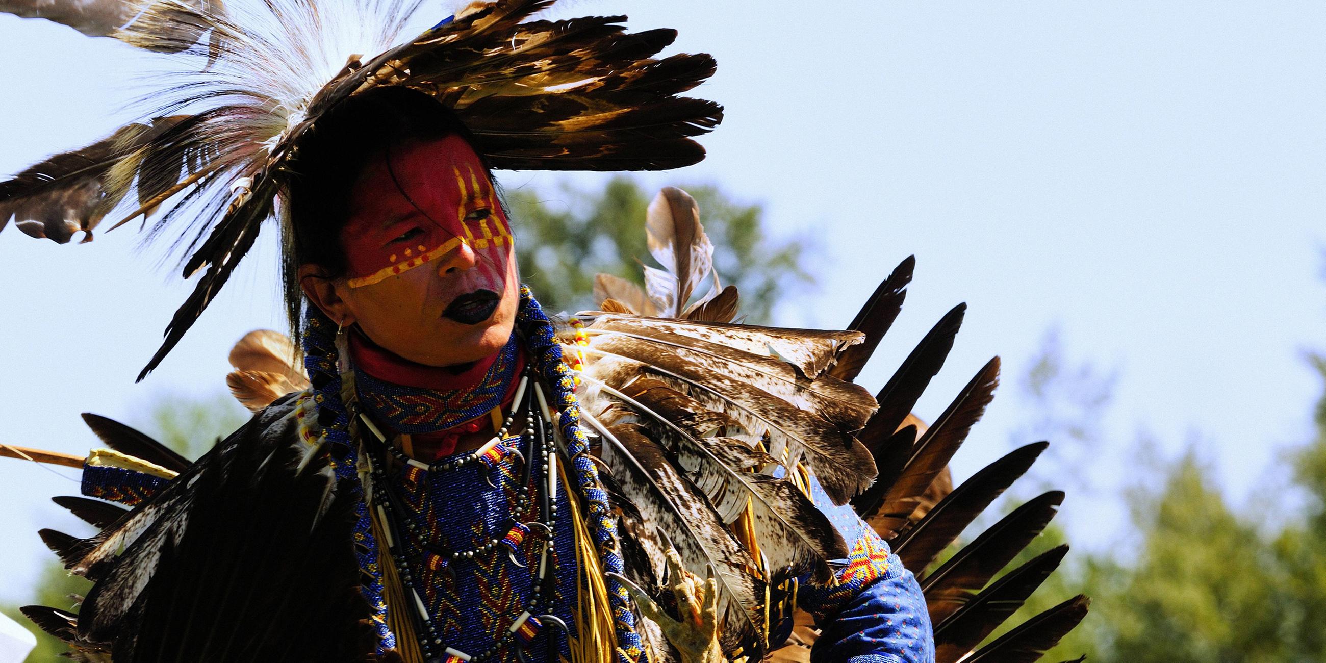 Archiv: Eine indigene Frau in Duncan, British Columbia, im Jahre 2014