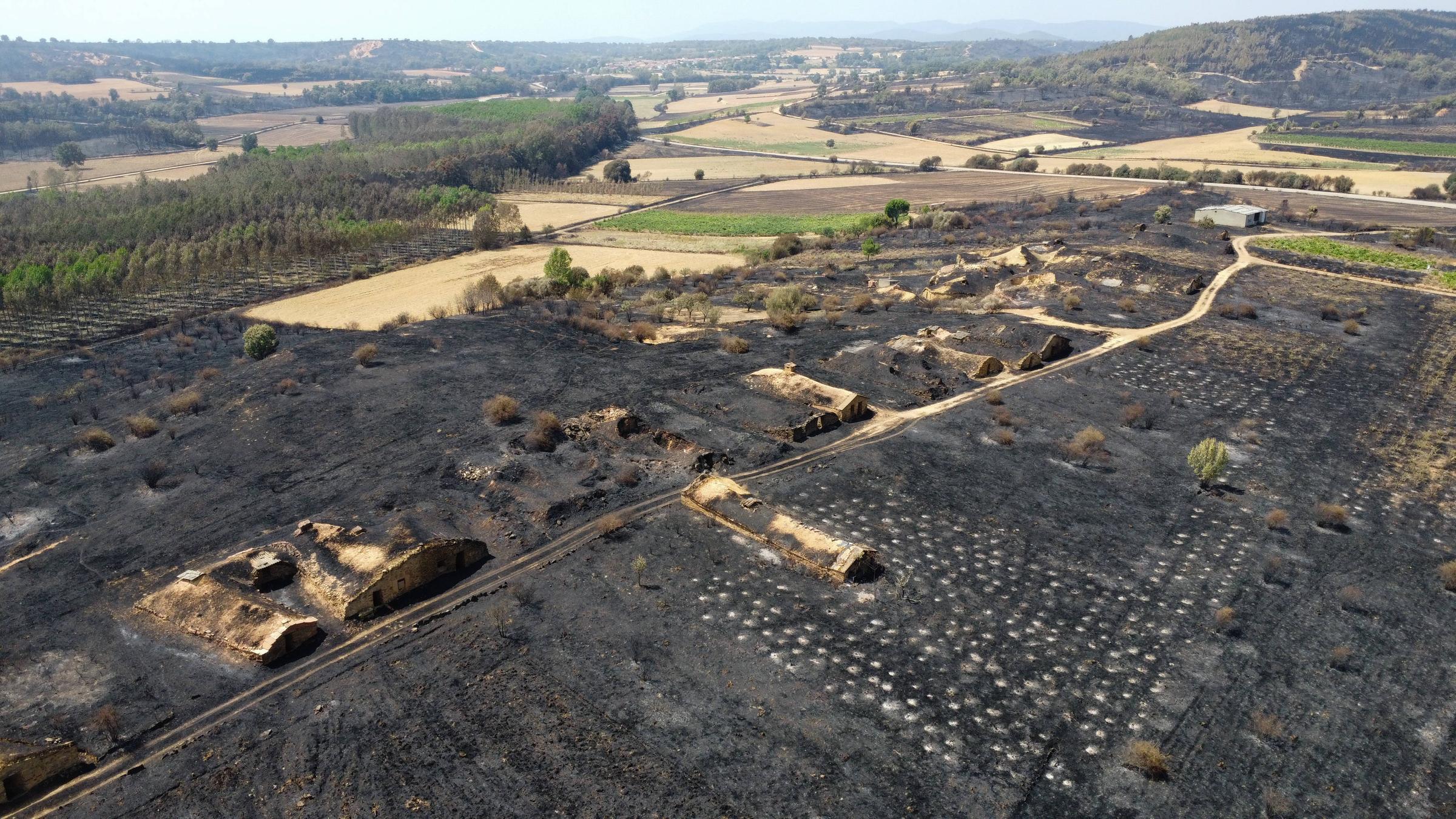 Eine große Fläche Land wurde von den Feuern in Spanien verbrannt.