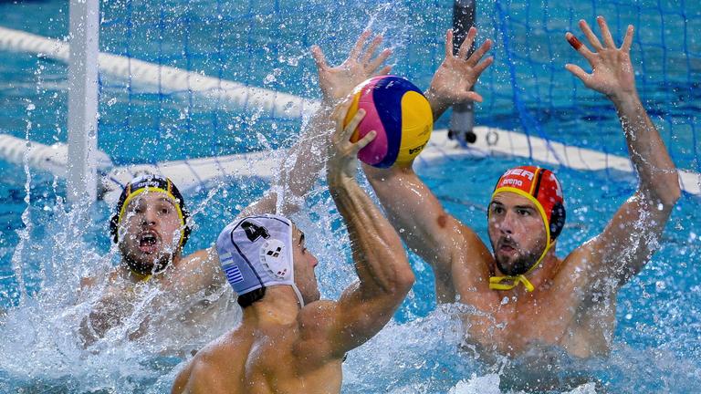 Wasserballspieler vor Tor