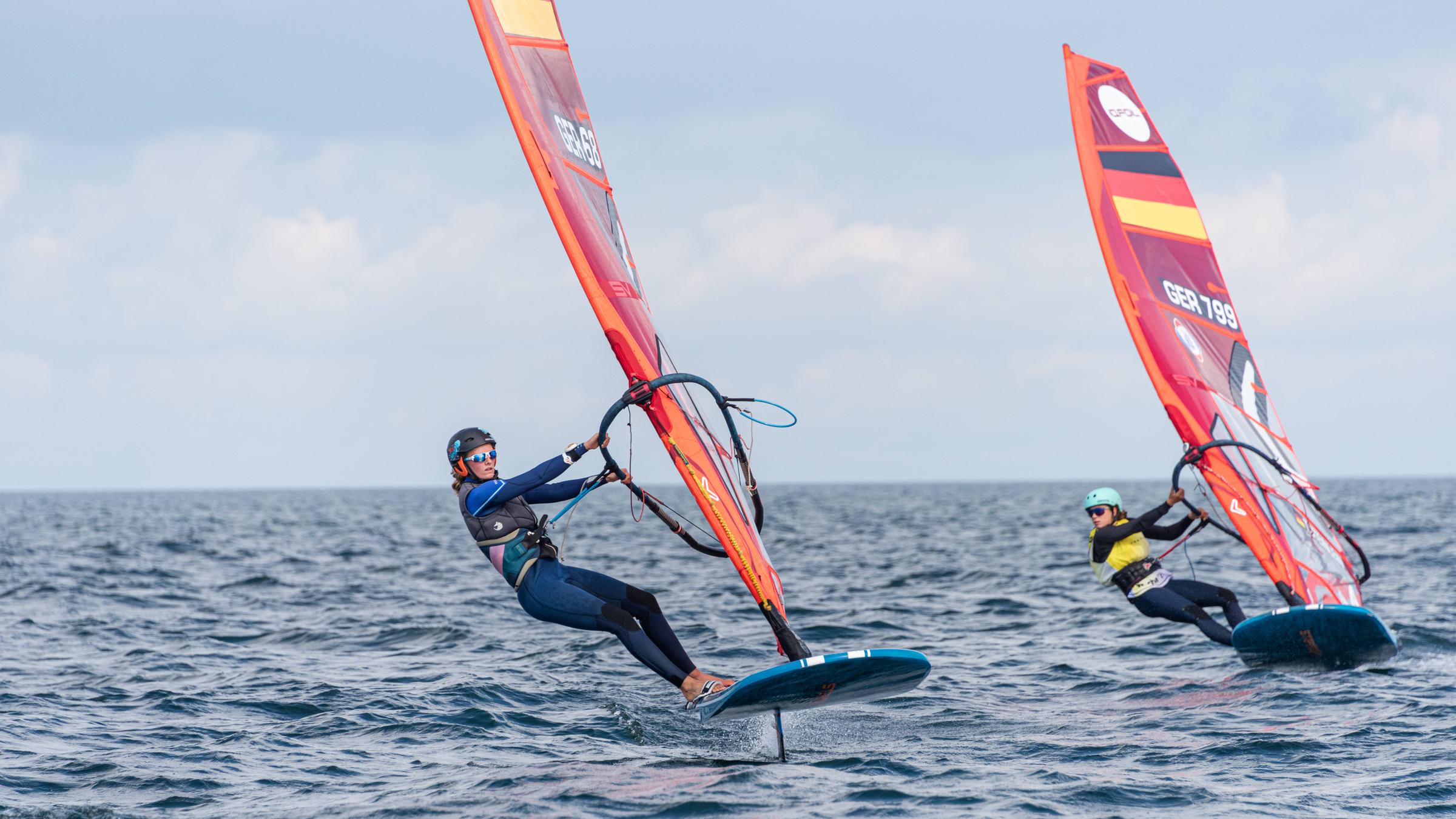 Zwei Windsurfer, 2022