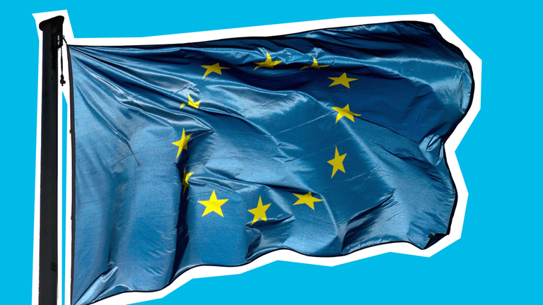 EU-Flagge weht im Wind