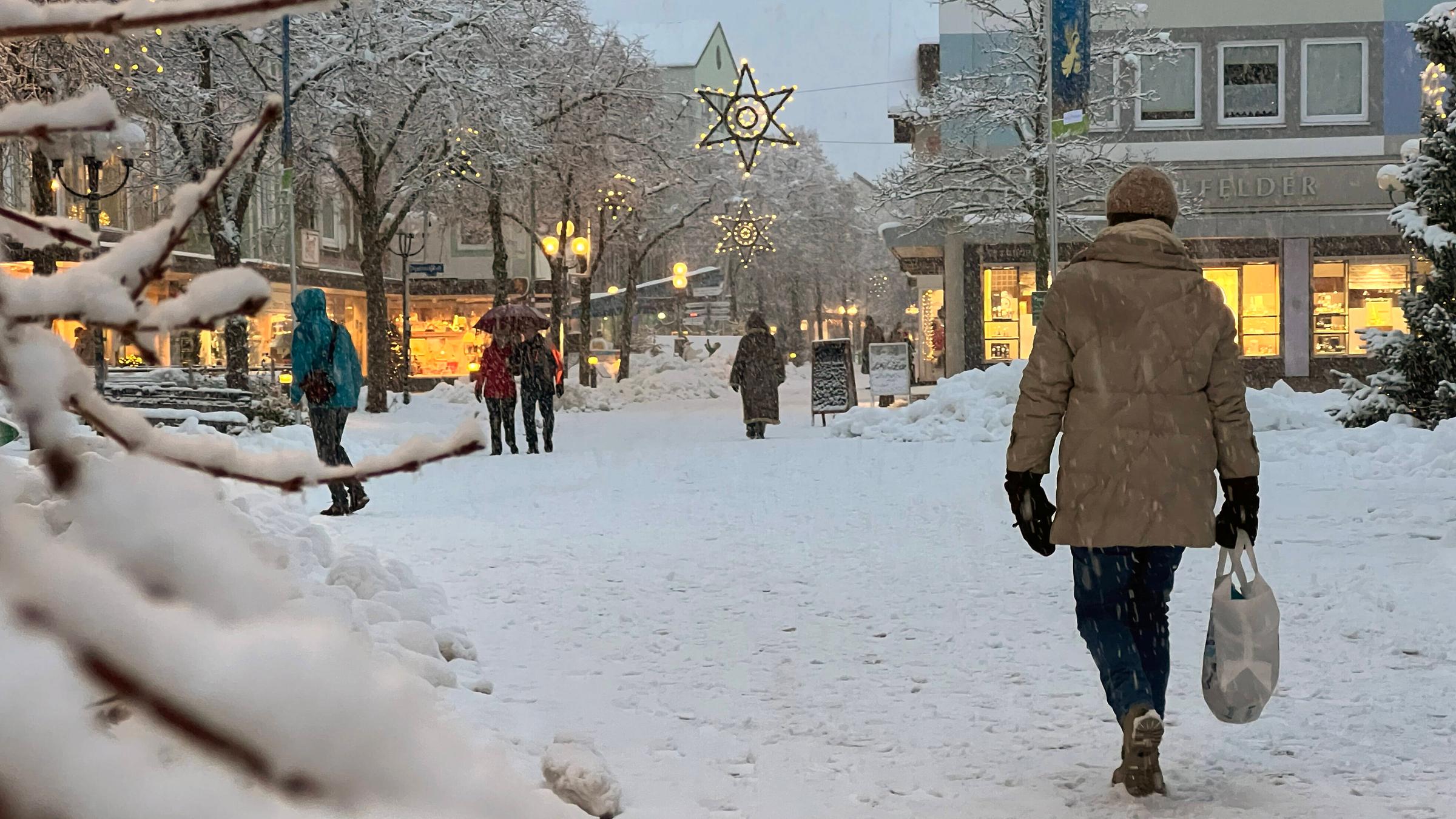 Innenstadt mit bunten Lichtern