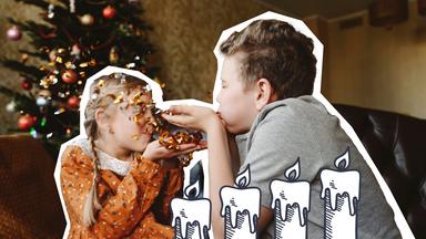 Kinder freuen sich über Weihnachten