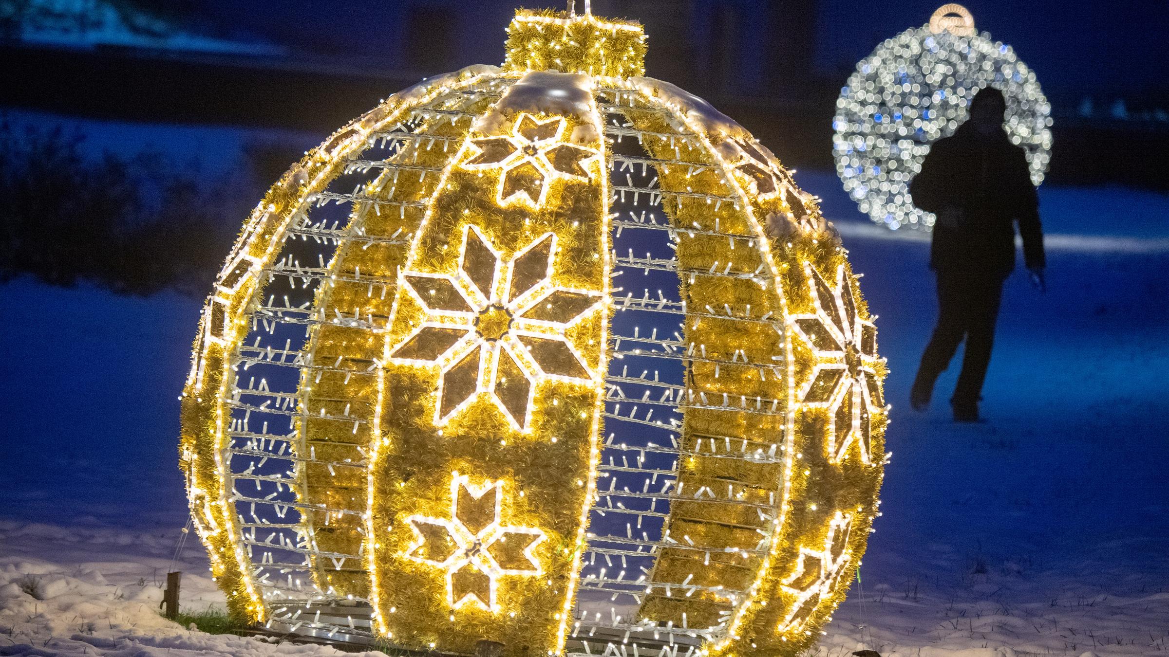 Riesige Weihnachtskugel
