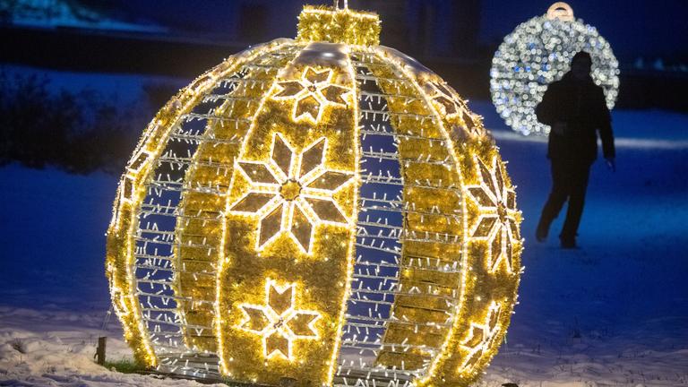 Riesige Weihnachtskugel
