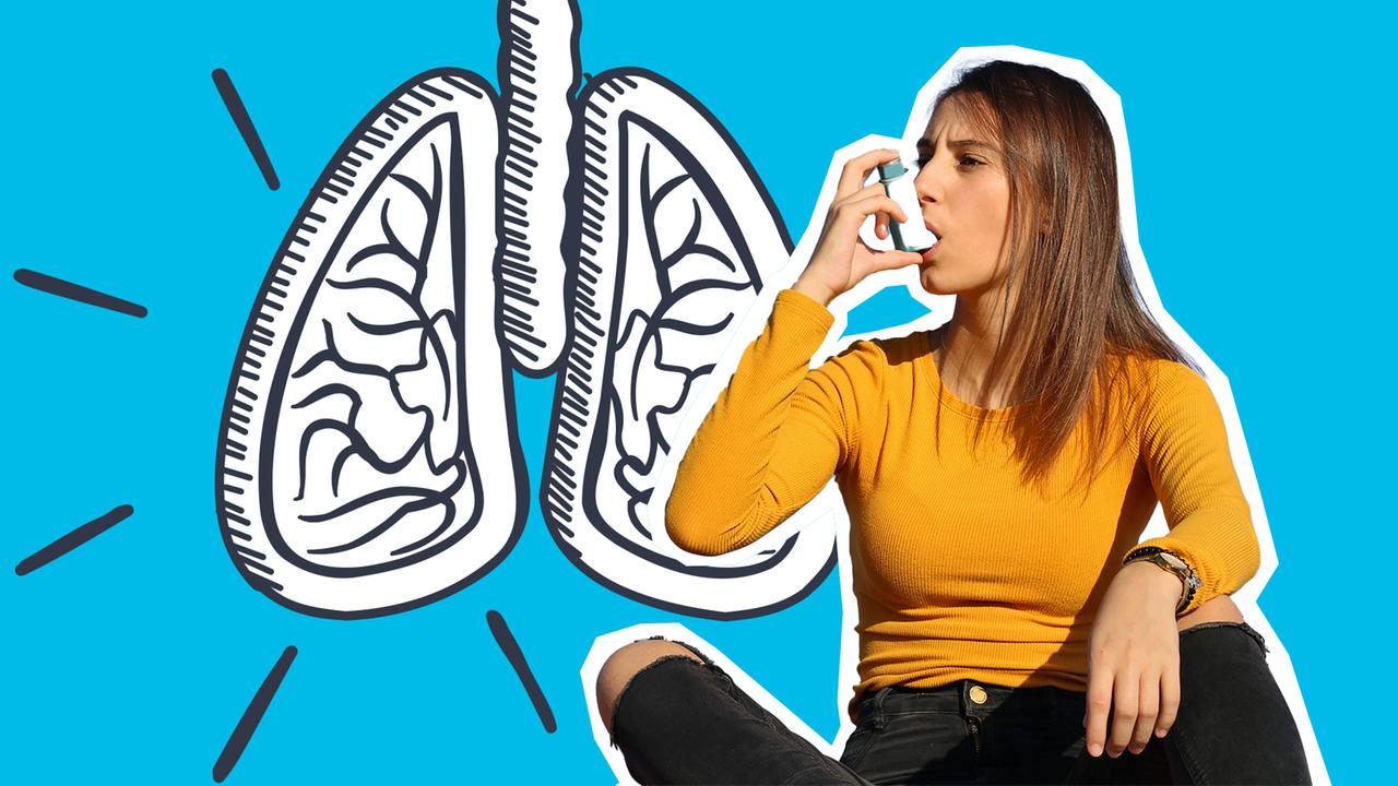 Frau mit Asthmaspray