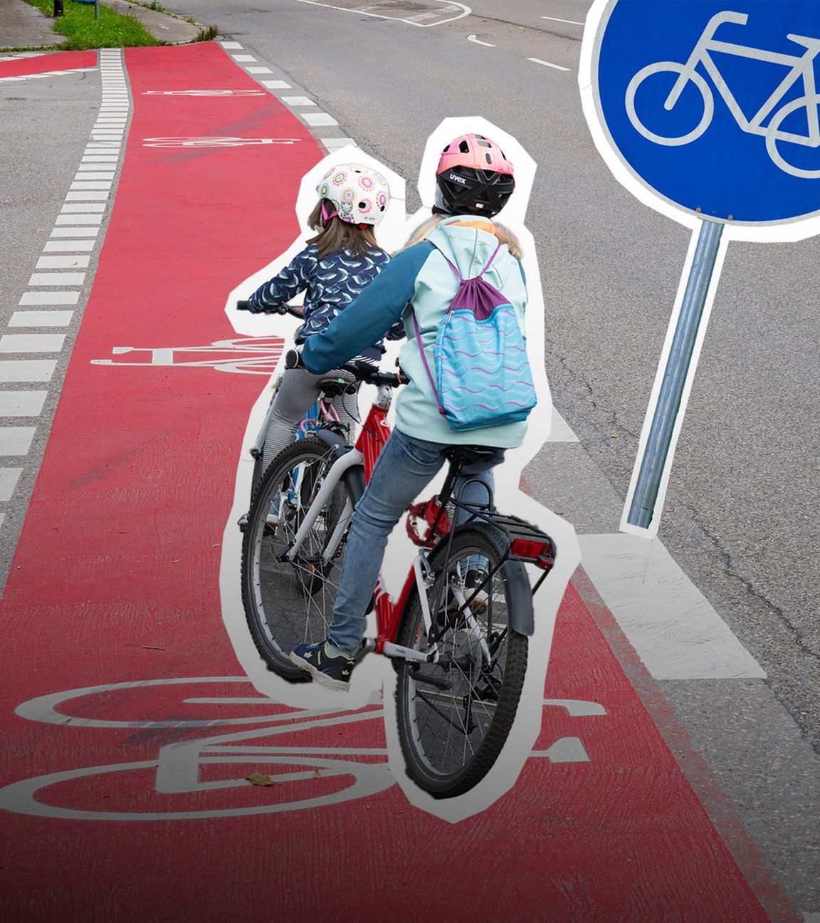 Zwei Mädchen fahren auf einem Radweg
