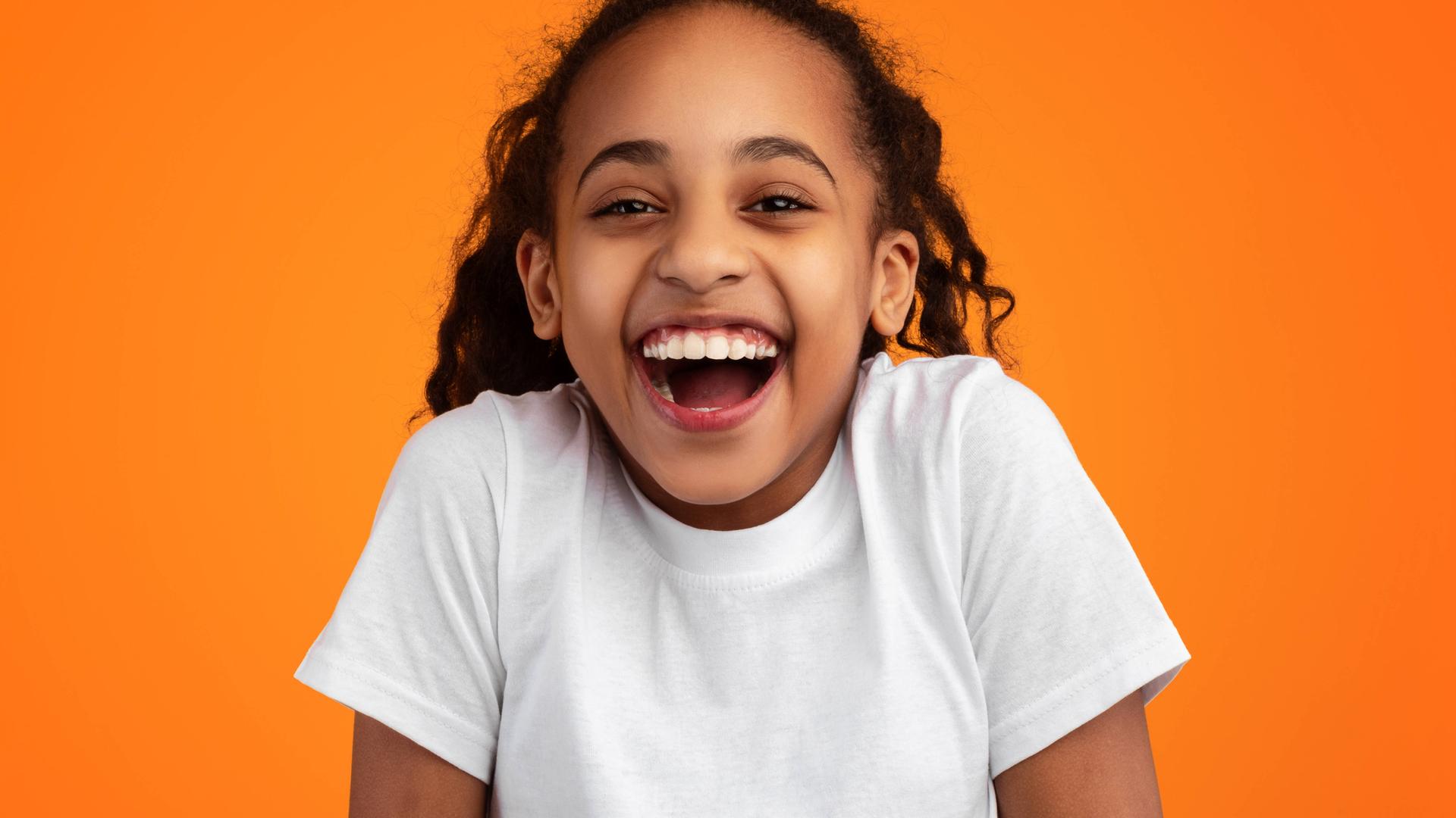 Ein lachendes Mädchen