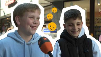 Zwei Jungs stehen vor einem ZDF-Mikro und lachen, daneben sind drei Lach-Smileys zu sehen.