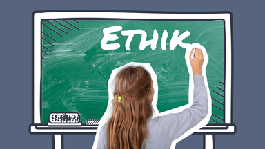 Eine Schülerin schreibt das Wort Ethik an die Tafel