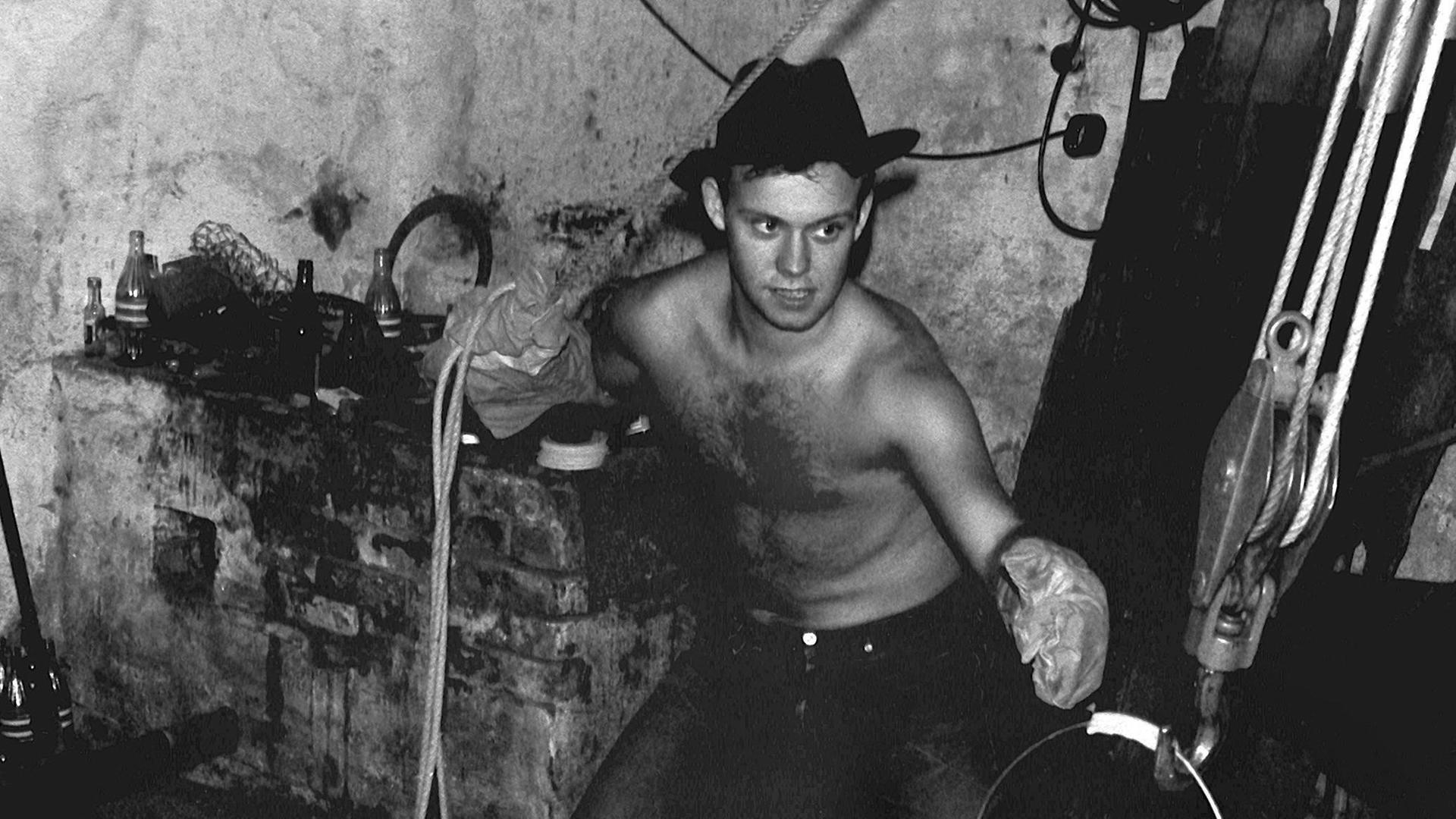 Ein Westberliner Student hilft beim Tunnelbau unter der Berliner Mauer