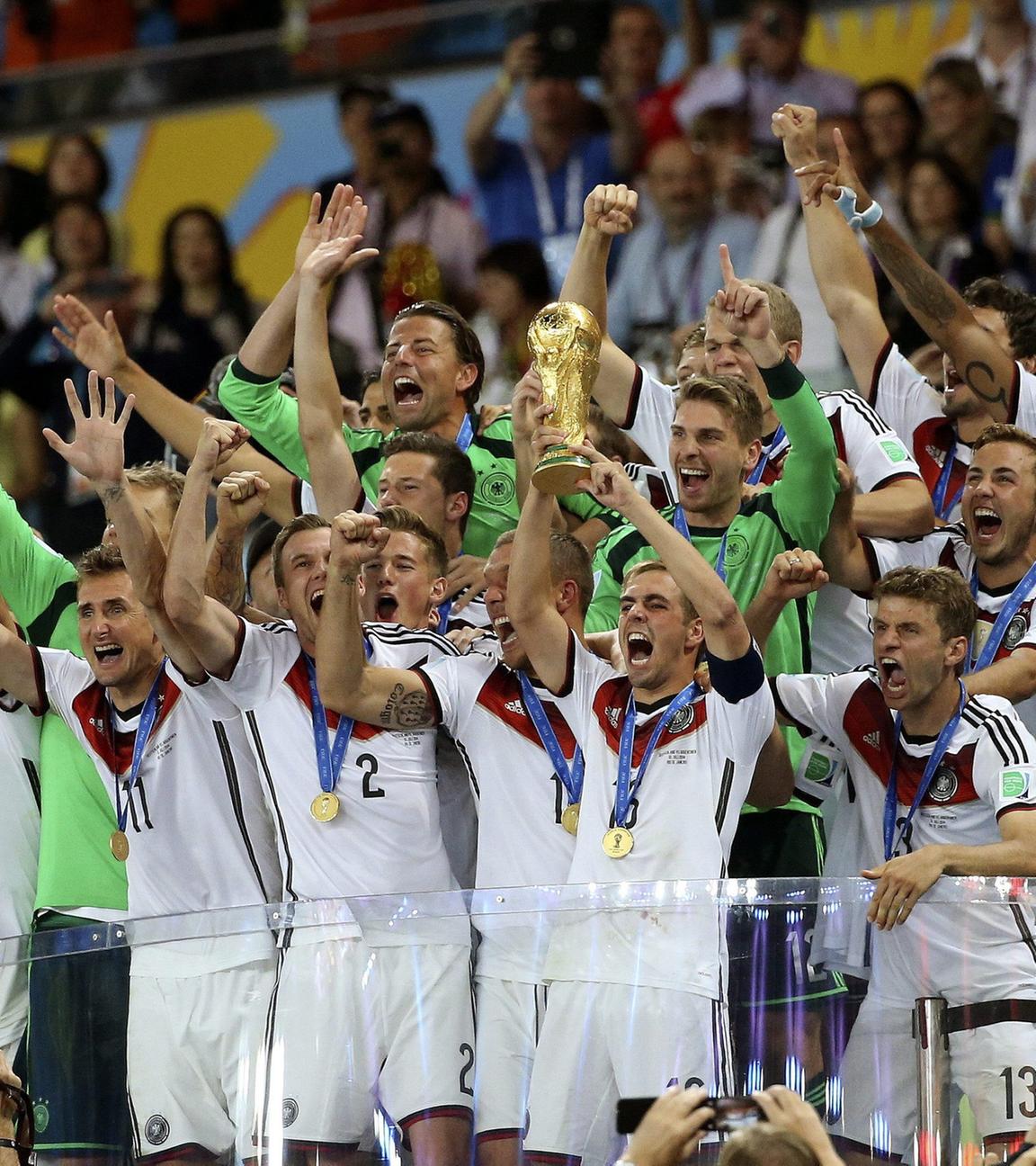 Nationalmannschaft jubelt über den WM Titel 2014