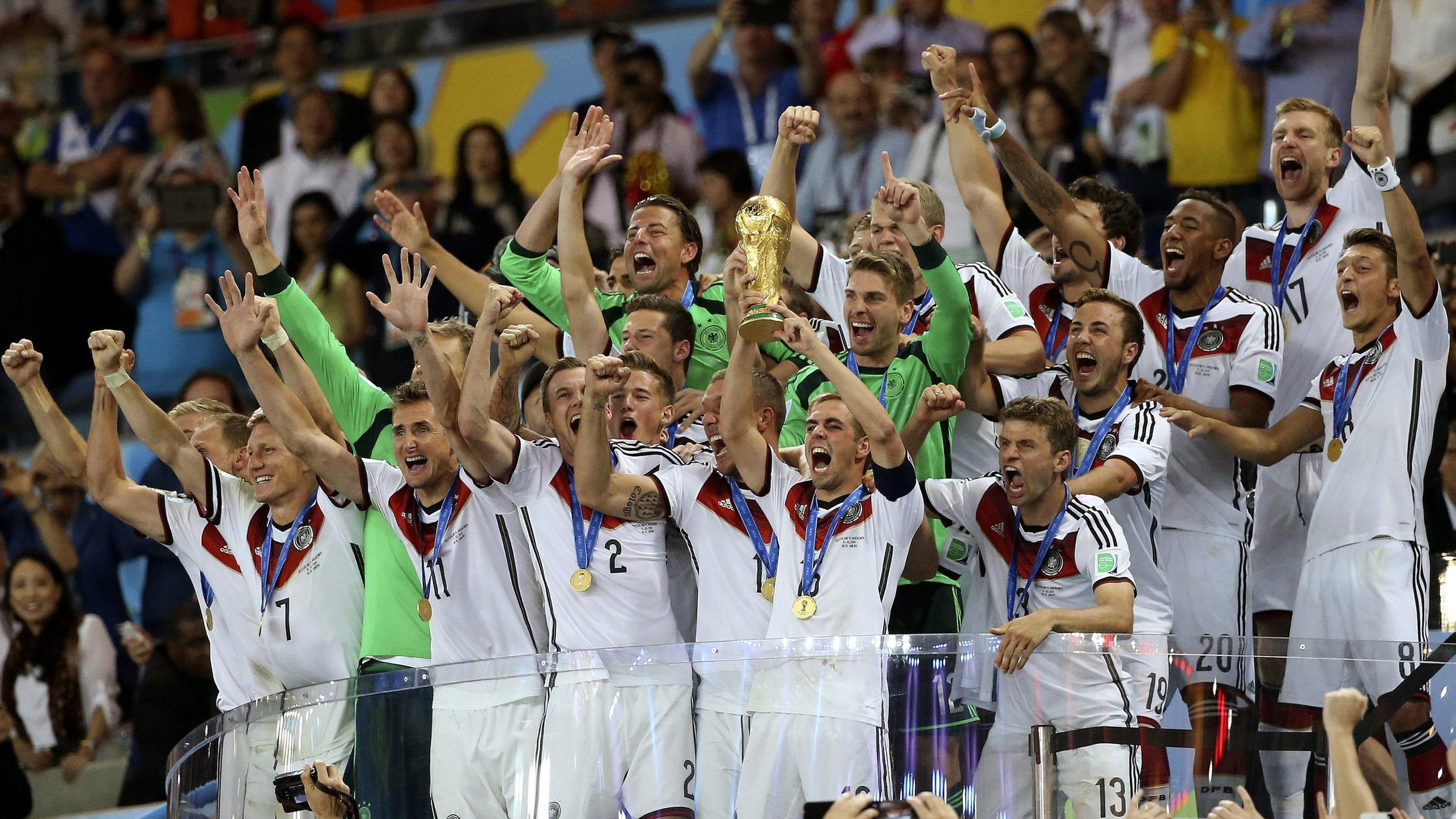 Nationalmannschaft jubelt über den WM Titel 2014