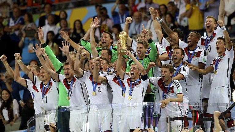 Nationalmannschaft jubelt über den WM Titel 2014