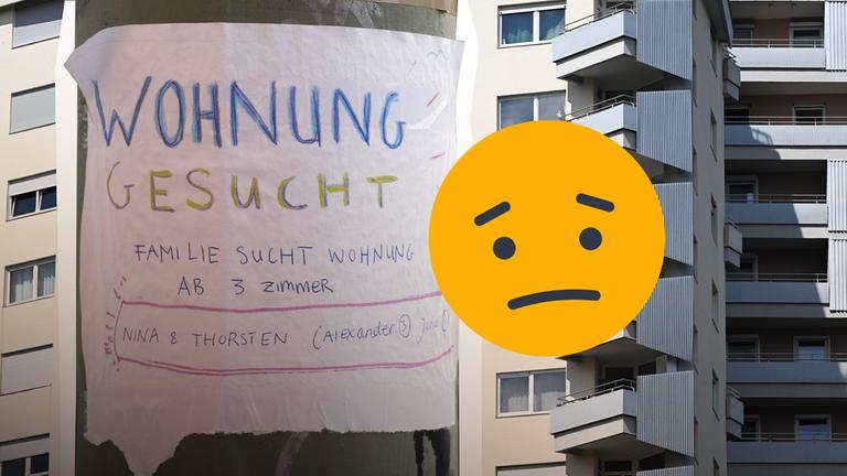 Im Hintergrund ist ein großes Wohnhaus zu sehen. Im Vordergrund steht ein Laternenmast, auf den ein Zettel mit der Aufschrift "Wohnung gesucht" geklebt ist, daneben ein trauriger Emoji.